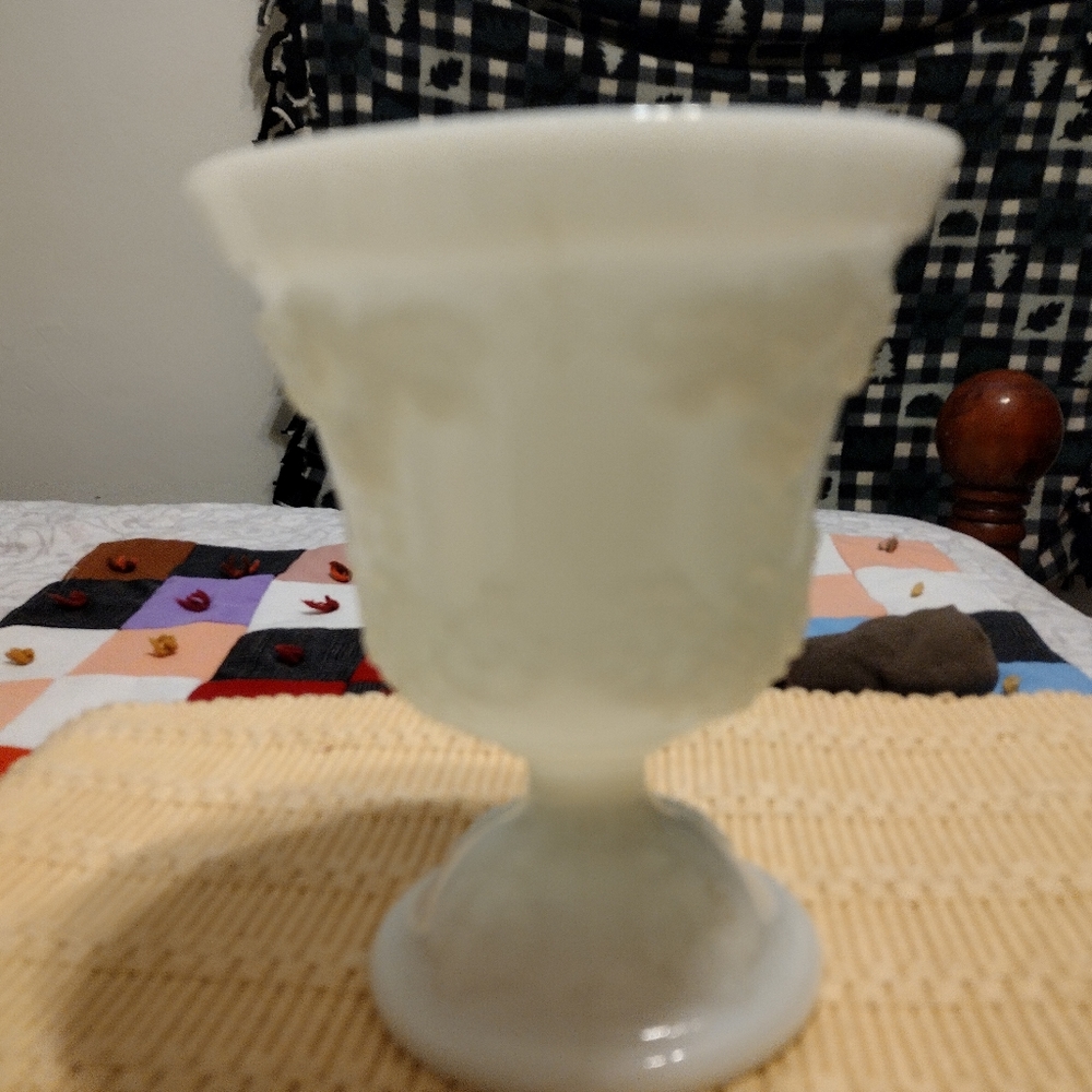 🔥 Vintage Hobnail Goblet/ Vase